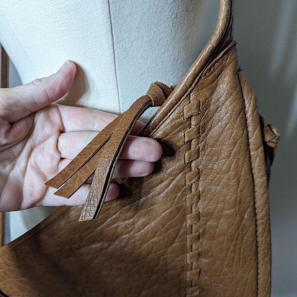 Vtg Hobo International Large Pebbled Leather Teardrop Crossbody Sling - Picture 13 of 16